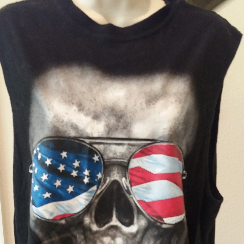 Men's tank with skull